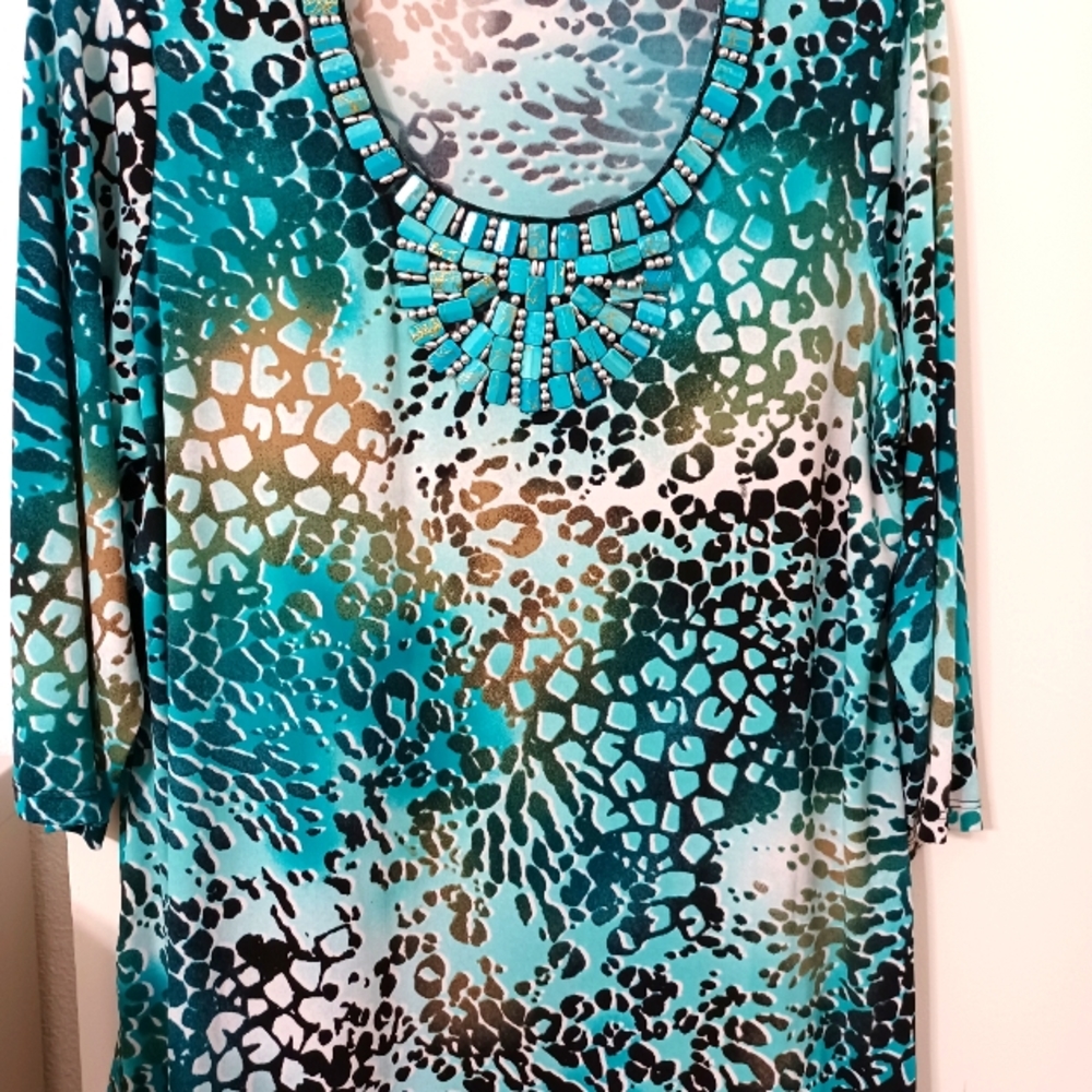 JM Collection 1X turquoise print neckline jewels